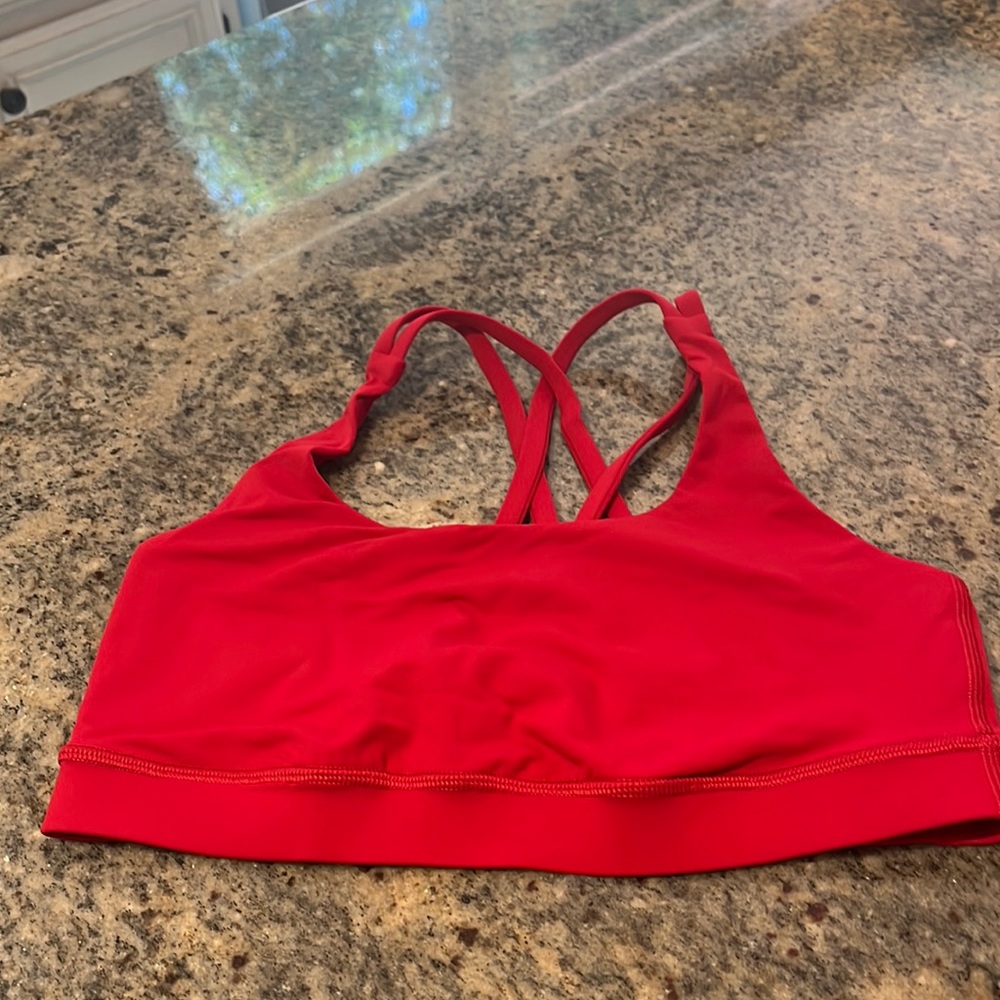Lululemon EUC Energy Bra RED LOVE size 8. Pads included